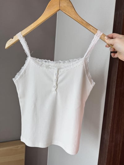 BB09 純慾感蕾絲肩帶小鈕扣背心 2色3