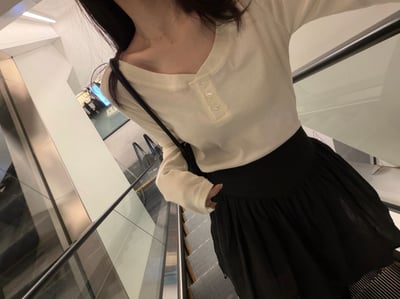 BB10 推！顯身材U領小鈕扣上衣 2色6