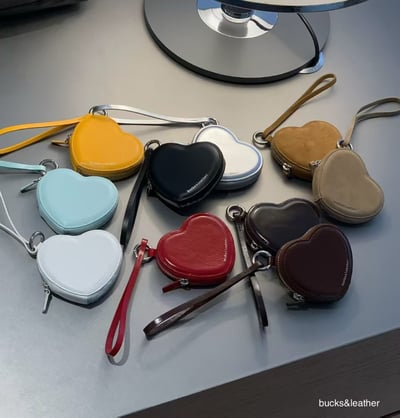 B44 Bucks&Leather 26年新款！可愛爆擊！光滑亮面愛心牛皮拉鍊包2