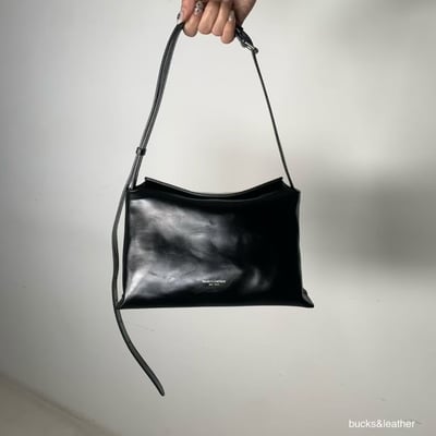 B52 Bucks&Leather  26年新皮革新色！中款 磁吸枕頭包18