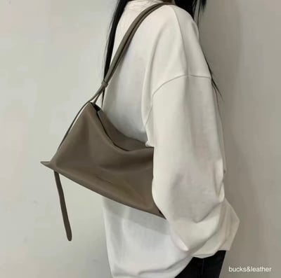 B8 自留！Bucks&Leather 中款'底部加寬'磁吸扣枕頭包24