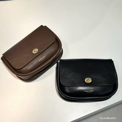 B43 Bucks&Leather 小轉扣羊皮斜背包 2色1