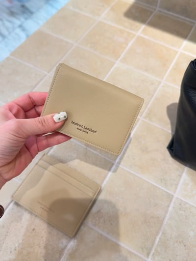 B31 Bucks&Leather 大推！小巧可愛三折牛皮短夾8