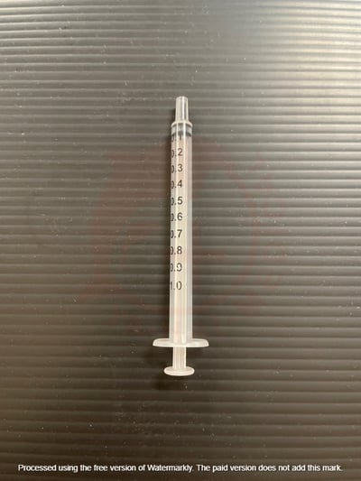 AKITA 1-ml Low Residue Plastic Veterinary Syringe1