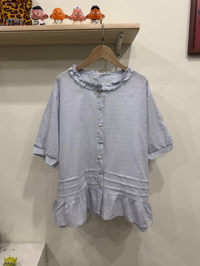 可愛彩扣上衣6