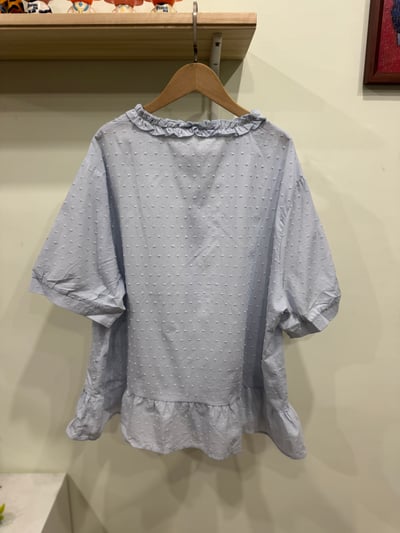 可愛彩扣上衣7