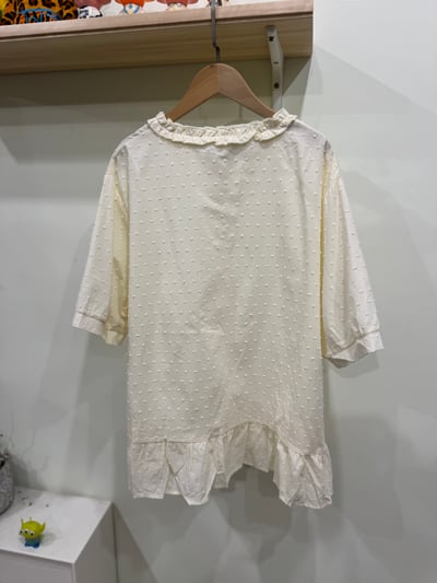 可愛彩扣上衣5