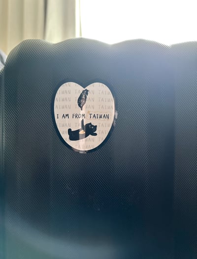 [現貨] 臺灣人貼紙 造型貼紙 防水行李箱貼紙 一組兩張2