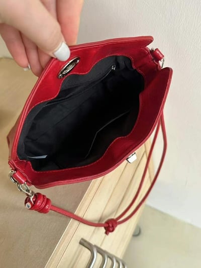 韓國TRO 高級感貝殼馬鞍斜挎肩背包8