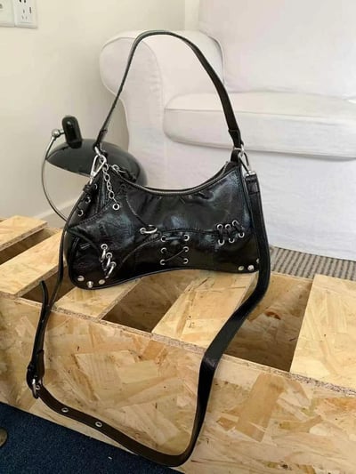 韓國TRO 美式復古卯釘機車手提斜挎包7