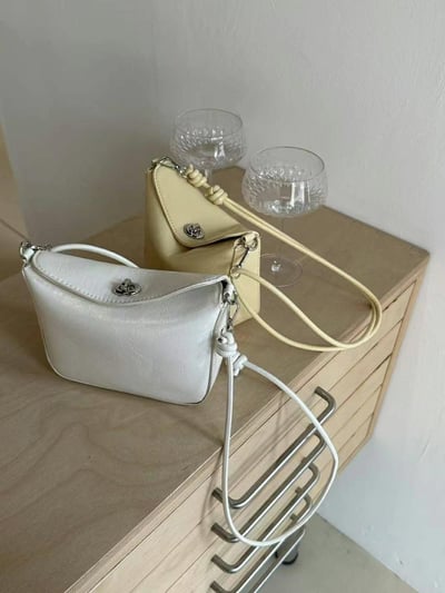 韓國TRO 高級感貝殼馬鞍斜挎肩背包1