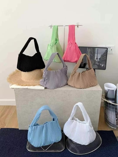 韓國TRO 高級感少見超輕百褶肩背側背包2