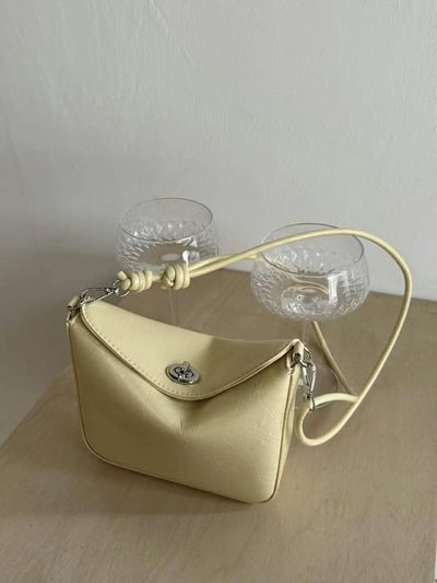 韓國TRO 高級感貝殼馬鞍斜挎肩背包6