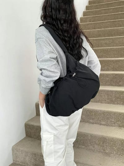 韓國TRO 人氣尼龍帆布雲朵抽繩肩背斜挎包5