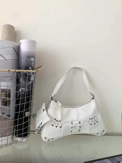 韓國TRO 美式復古卯釘機車手提斜挎包6