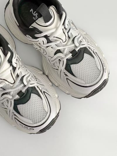 韓國 NAA 真皮黑斑園運動休閒老爹女鞋1