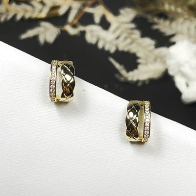 【 淳飾 】銀針｜菱格紋鋯石雙環 121619151