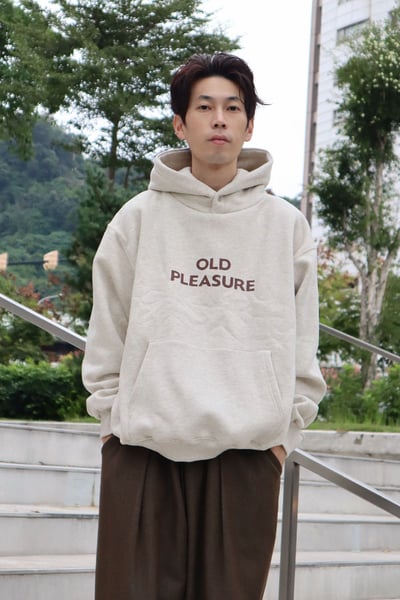 【 Giusto 】領口釘釦連帽厚磅大學T6