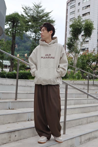 【 Giusto 】領口釘釦連帽厚磅大學T9