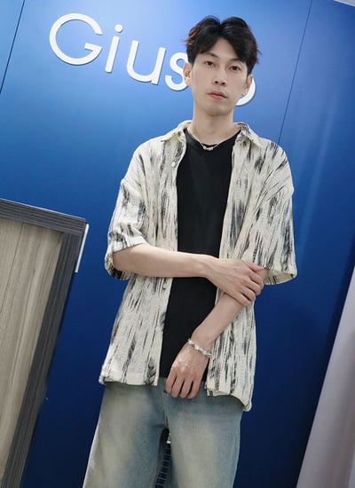 【 Giusto 】羽毛印圖渲染針織短袖襯衫1