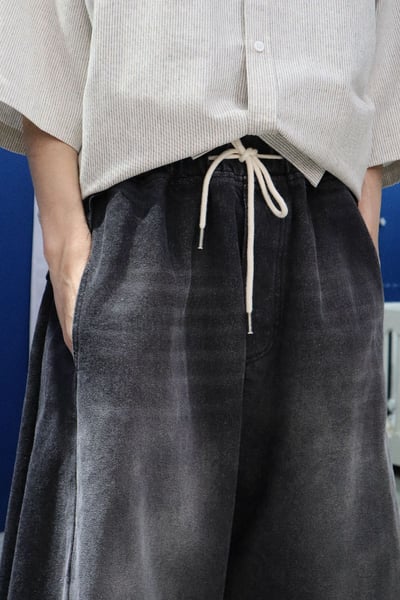 【 優惠只到05/16 】黑色刷白鬆緊褲頭牛仔褲3