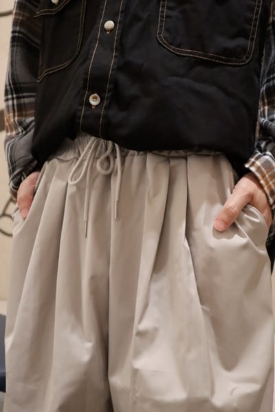 【 Giusto 】膝下抓褶挺版尼龍寬褲5