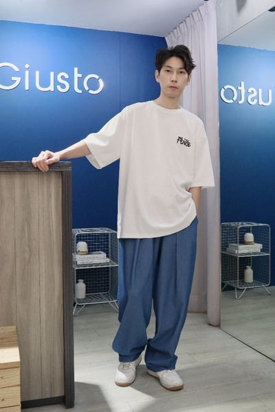 【 Giusto 】光澤抓褶牛仔寬版長褲7