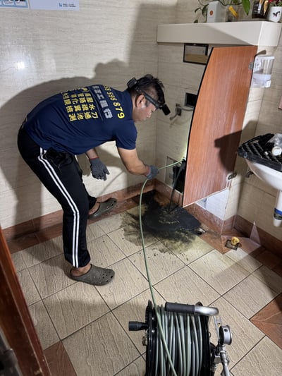 水刀疏通｜義大醫院小便斗管路3