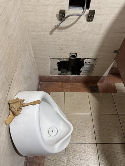 水刀疏通｜義大醫院小便斗管路1