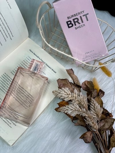 Burberry Brit Sheer 粉紅風格女性淡香水 100ML3