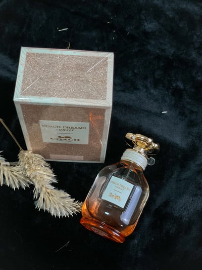 地平線上喚起回憶的溫暖氣息-COACH Dreams Sunset 逐夢暮光女性淡香精 40ML5