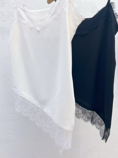 ♡正韓♡斜切蕾絲細肩上衣15