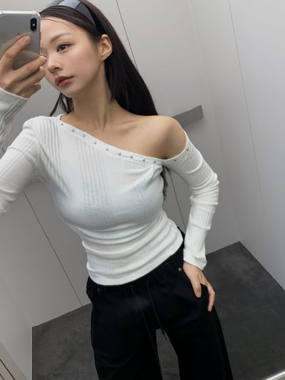 ♡正韓♡斜肩卯釘上衣4