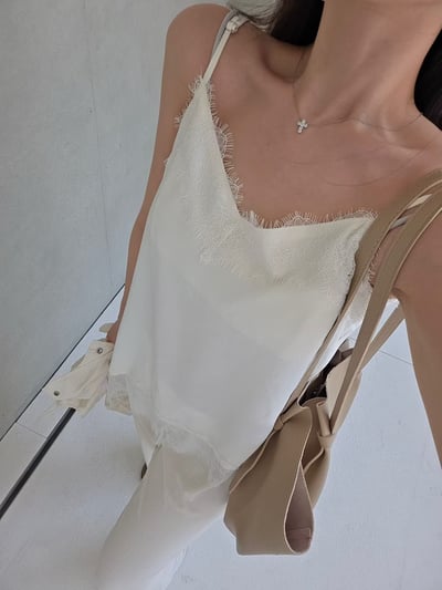 ♡正韓♡斜切蕾絲細肩上衣8