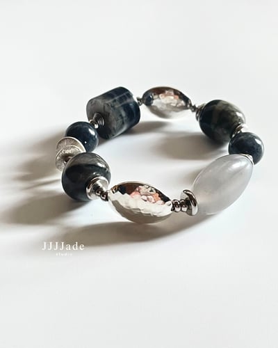 T289 野墨 | 和田玉青花手串3