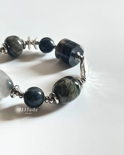 T289 野墨 | 和田玉青花手串5