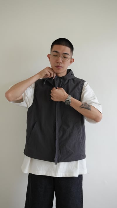100% Nylon Vest3