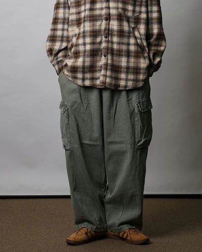 Baggy Drop-Cargo Trousers3