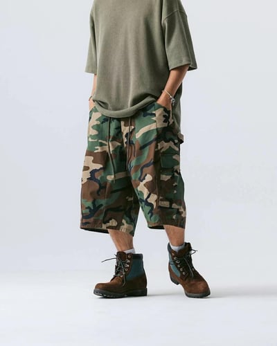 Oversized Camo Cargo Shorts4