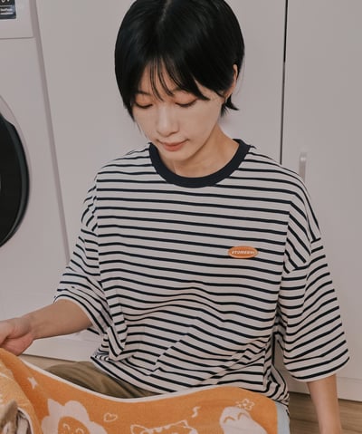 刺繡小標 藍白條紋Tee3