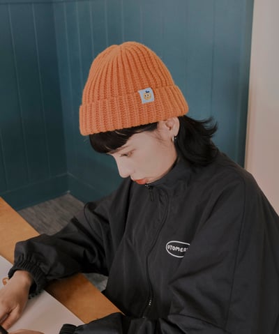 桔利小標 桔色毛帽5