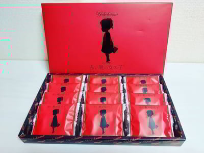 日本橫濱限定 赤い靴の女の子 草莓夾心貓舌餅禮盒12枚入7