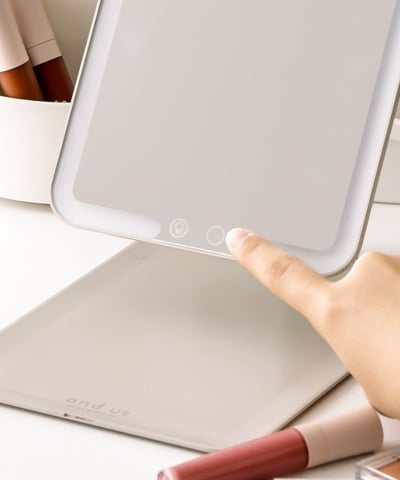 日本3coins限定and us 三色調光纖薄摺疊LED化妝鏡3