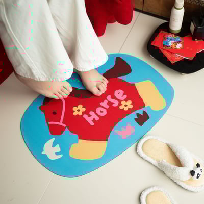 可愛馬年紅色吸水地墊 好運馬上到 防滑速乾矽藻泥腳墊3入3