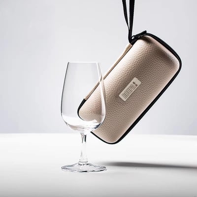 我不是酒鬼只是隨時想喝 攜帶型皮套高腳紅酒杯1