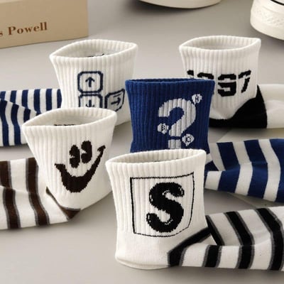 8雙組中大男童字母兒童短襪3