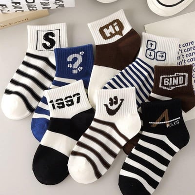 8雙組中大男童字母兒童短襪5