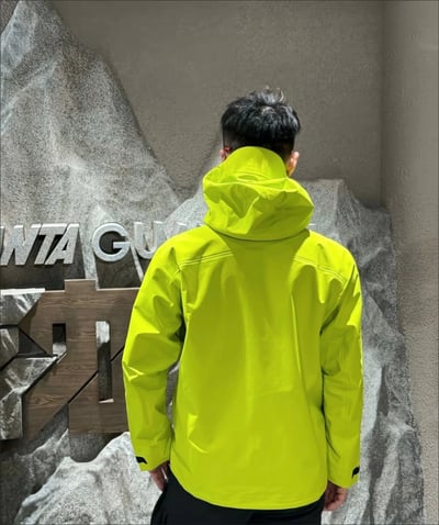 這件春秋超實穿！ 8色都好看男女同款防風防潑水工裝風連帽外套6