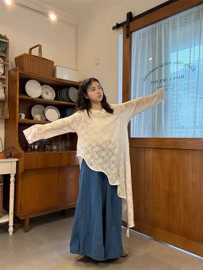 日系復古感不規則下擺蕾絲上衣2