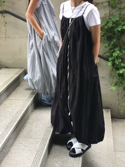 韓系chic設計感露背吊帶連衣裙1